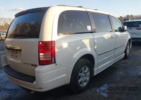 2010 Chrysler Town & Country Touring z USA, uszkodzony, nr VIN 2A4RR5DX8AR501155